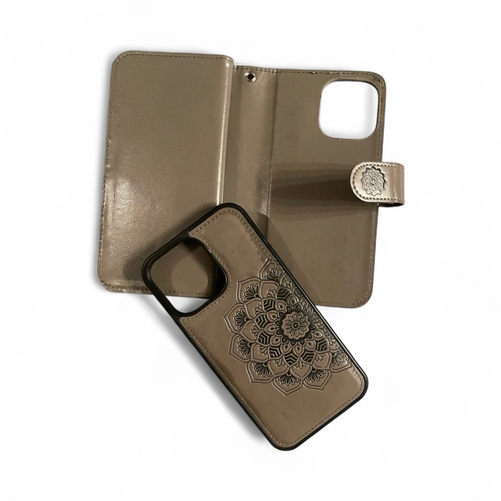 IPhone 12/12 Pro Mandala Embossed Olive Wallet + Detachable Case - Picture 3 of 5